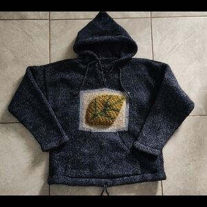 Size S/L Sweater with Leaf Design